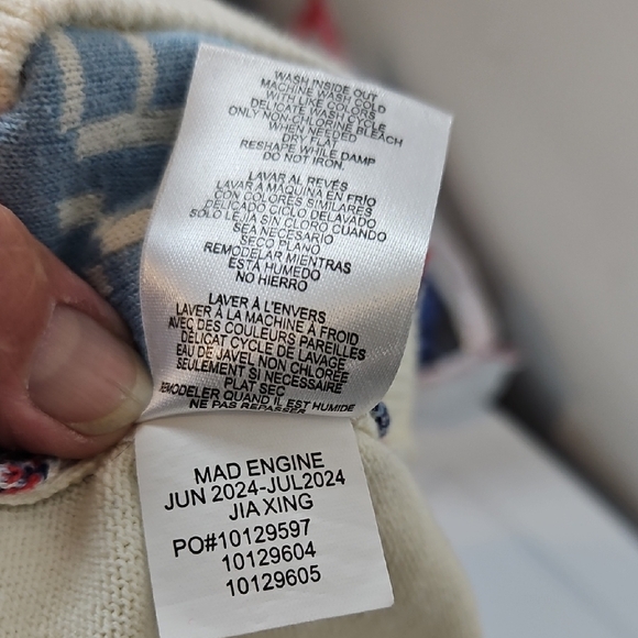 Bluey Childs Festive Holiday Sweater with Cartoon Design Size XS - Picture 5 of 9